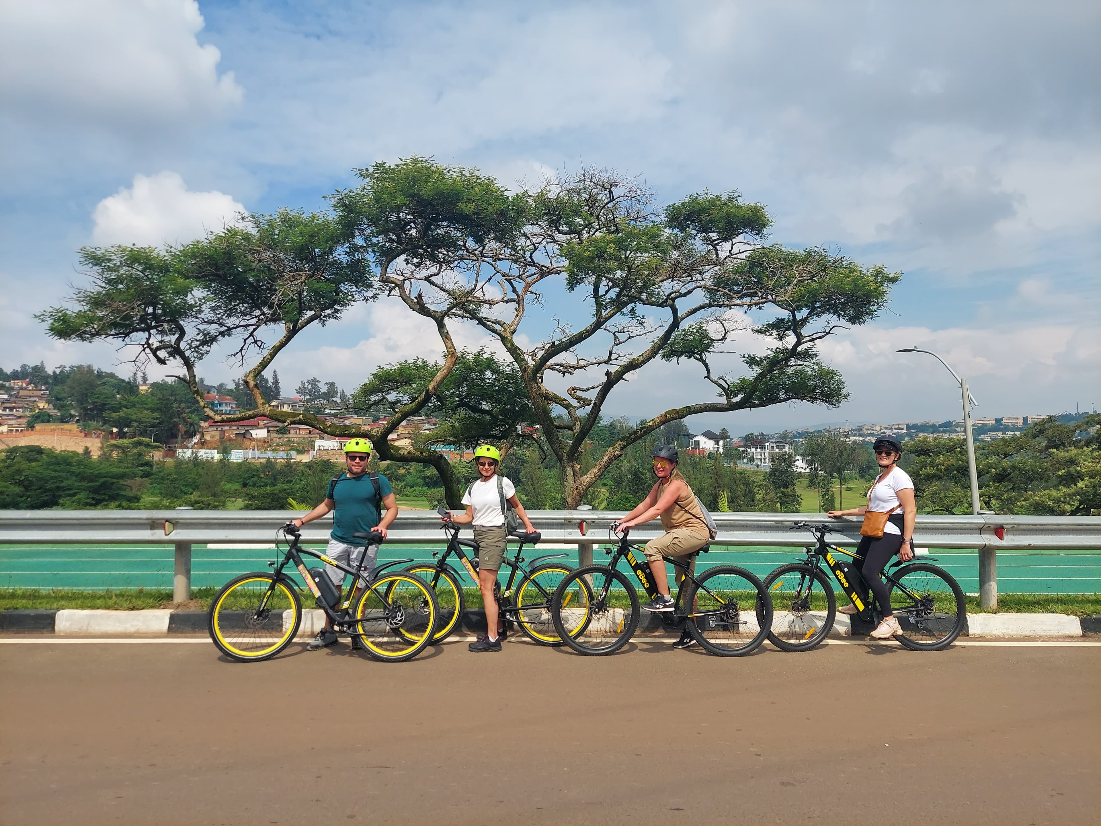 Kigali : Kigali E-Bike City Tour with Breakfast – Scenic Hills, Local Markets & Cultural Highlights